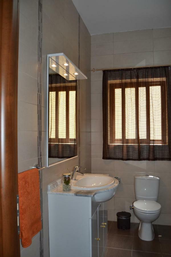 Mellieha Town Centre Bright & Spacious 3 Bedroom Apartment Bagian luar foto